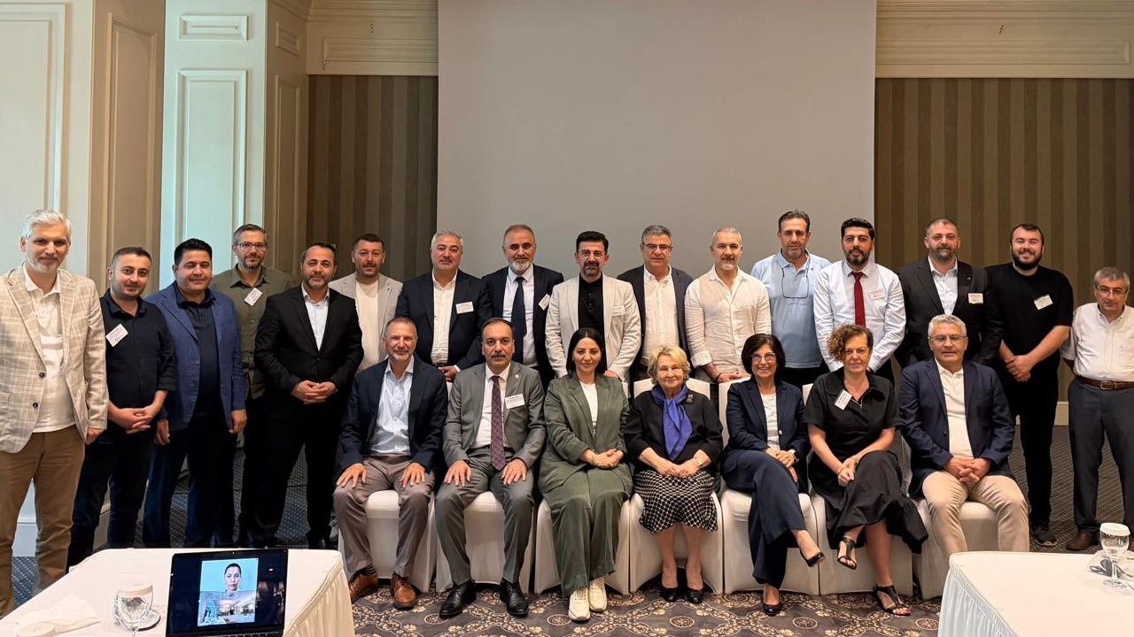 Ağrı Barosu, Van’daki barış ve hukuk toplantısına katıldı