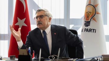 AK Partili Yayman'dan Özgür Özel'e 'Financial Times' tepkisi... Siyasi mücadele yabancı gazetelerde verilmez!