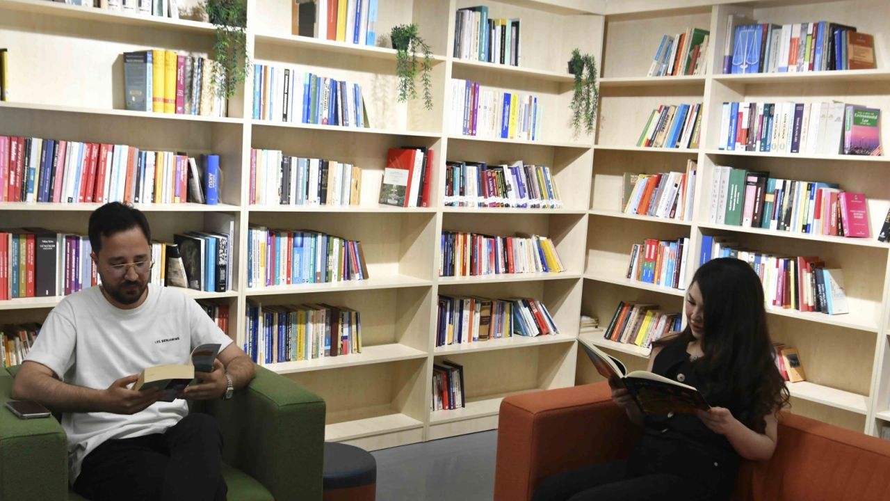Ankara'da Esat Hâl’e Ruşen Keleş Kütüphanesi