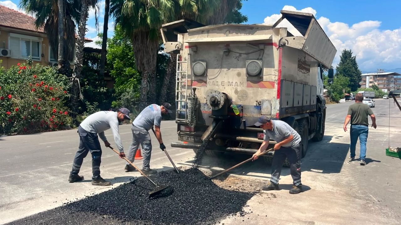 Antalya Finike’de yollar yenileniyor
