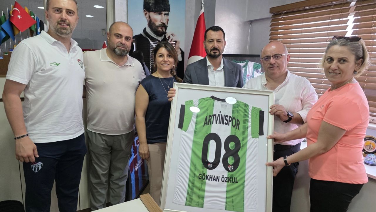 Artvinspor'un kadın voleybol takımına Bursa'dan sponsorluk desteği