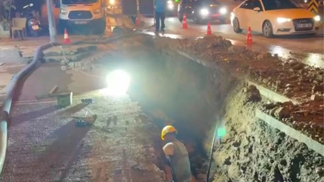 Ayvalık’ta kanalizasyon hattındaki göçük 36 saatte giderildi