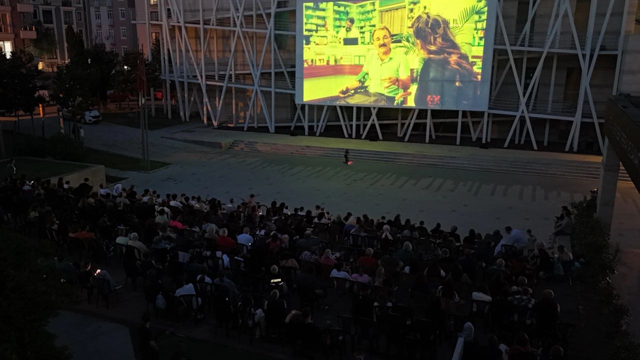 Bakırköy’de açık hava sinema günleri başladı