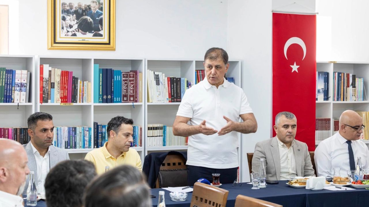 Başkan Tugay mesaisine Kemeraltı esnafıyla başladı... "Tek derdimiz işimizi iyi yapmak"