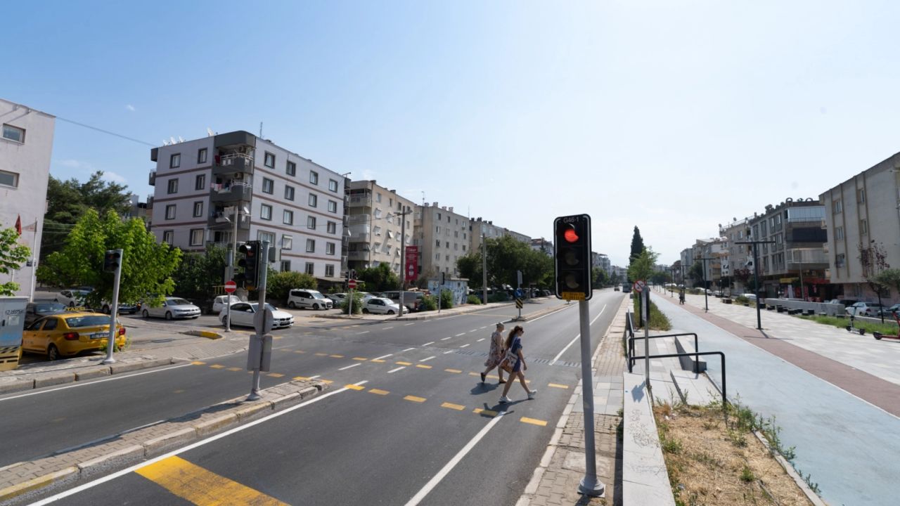 Buca’nın ana arterleri teker teker yenileniyor
