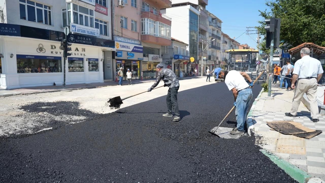 Bursa Yenişehir’in ana arterleri sıcak asfaltla yenilendi