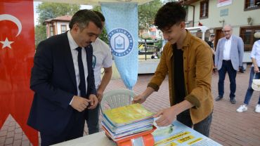 Bursa Yıldırım’da kitaplar çöpe gitmedi, ekonomiye katkı sağladı