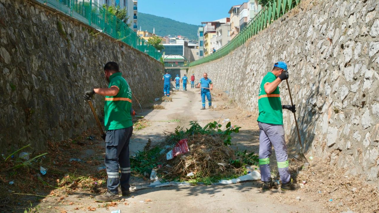 Bursa Yıldırım'da Selçukbey Kanalı'nda kapsamlı temizlik