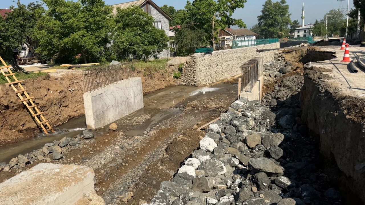 Düzce Aydınpınar’da hasar gören köprüler yenileniyor