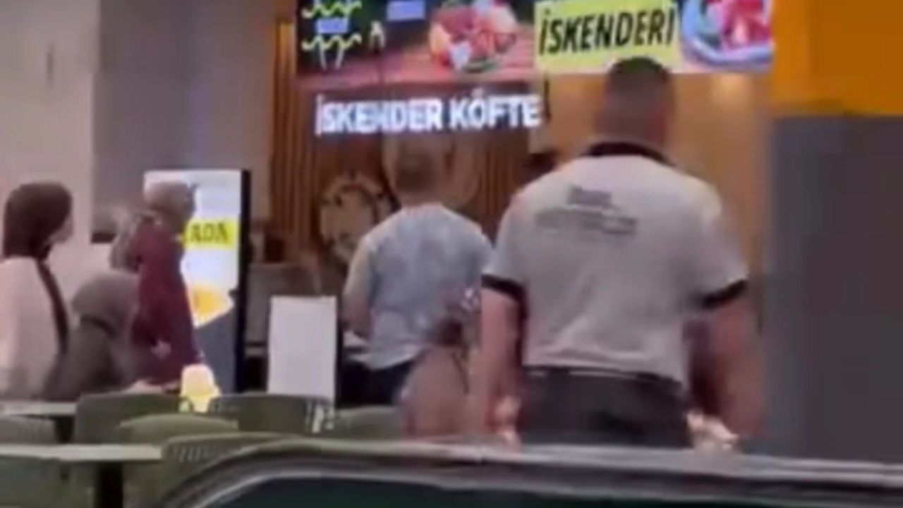 Düzce'de AVM'de tartışma! Kızgın tavayla müdürüne saldırdı