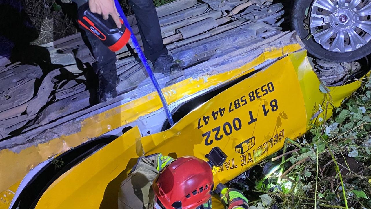 Düzce’de otomobil 50 metrelik uçuruma yuvarlandı!