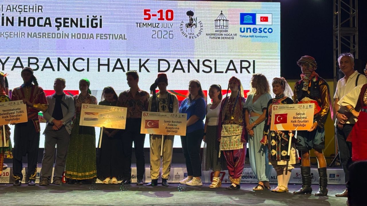 Efes Selçuk Halk Oyunları ekibinden muhteşem performans