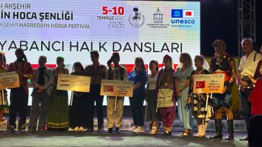 Efes Selçuk Halk Oyunları ekibinden muhteşem performans