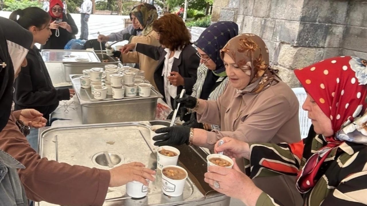Erzurum Kent Konseyi’nden aşure ikramı