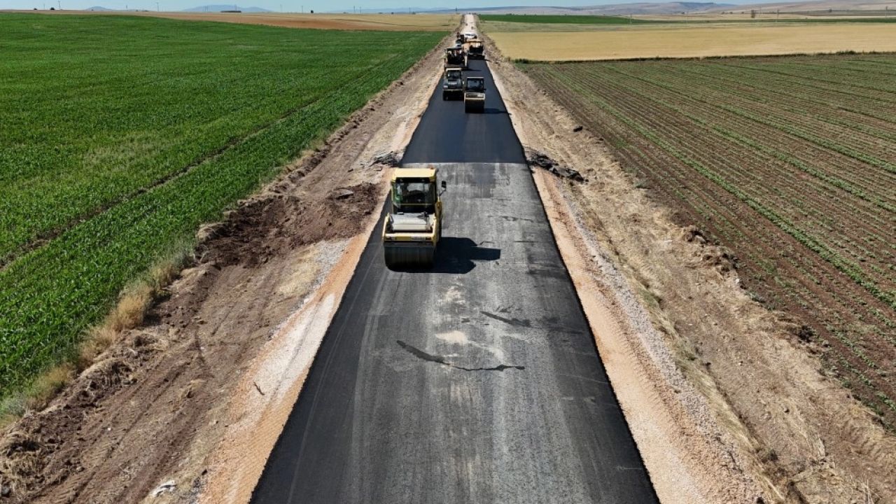 Eskişehir'de yol çalışmaları aralıksız sürüyor