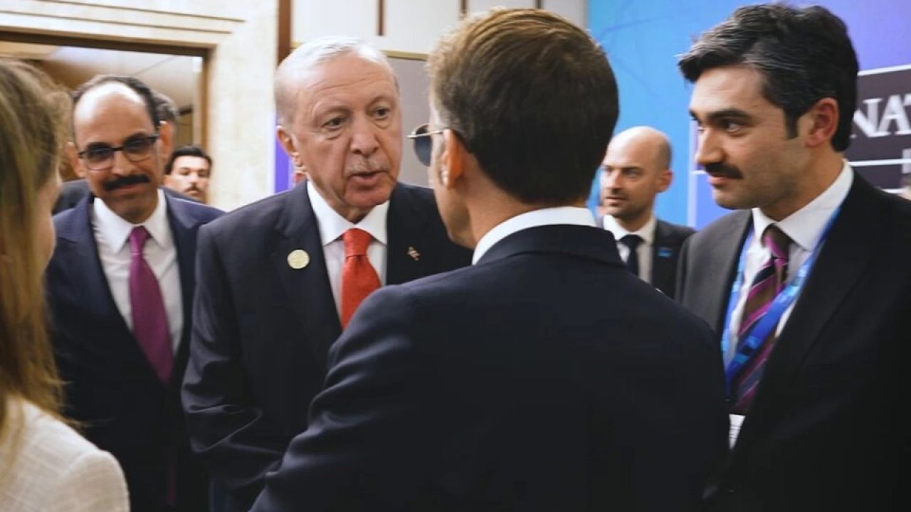 Fransa Cumhurbaşkanı Macron'dan mevkidaş paylaşımı