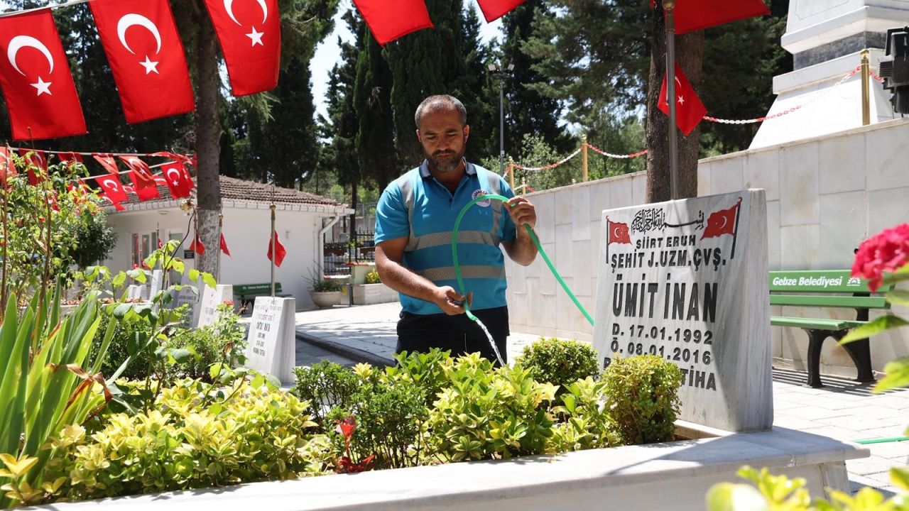 Gebze'de mezarlık ve şehitliklere kapsamlı bakım