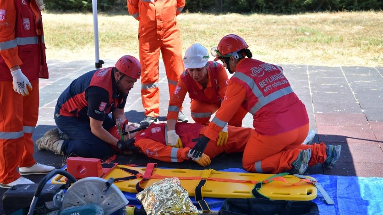 İstanbul Beylikdüzü'nde afet gönüllülerine kapsamlı eğitim