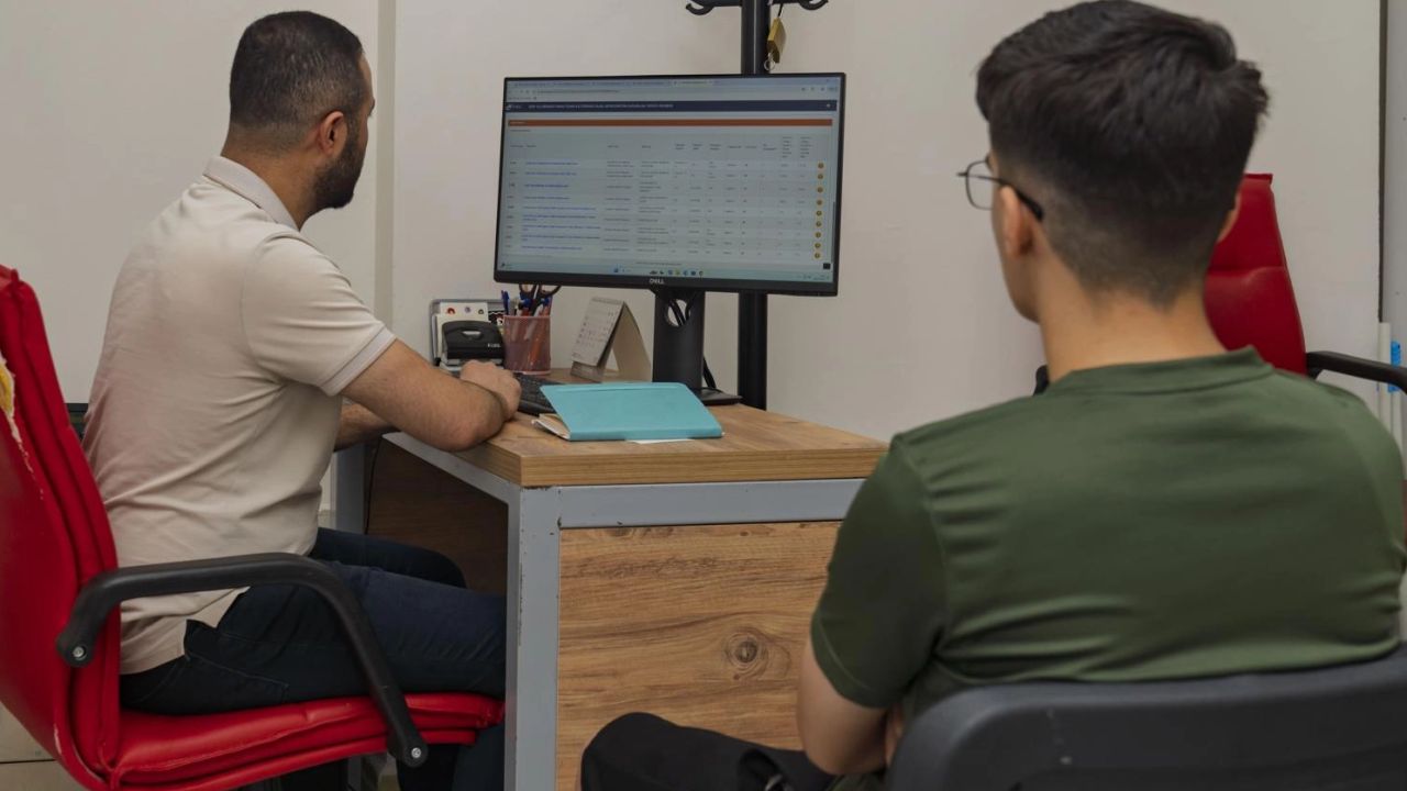 İzmir Büyükşehir LGS tercih döneminde öğrencilerin yanında