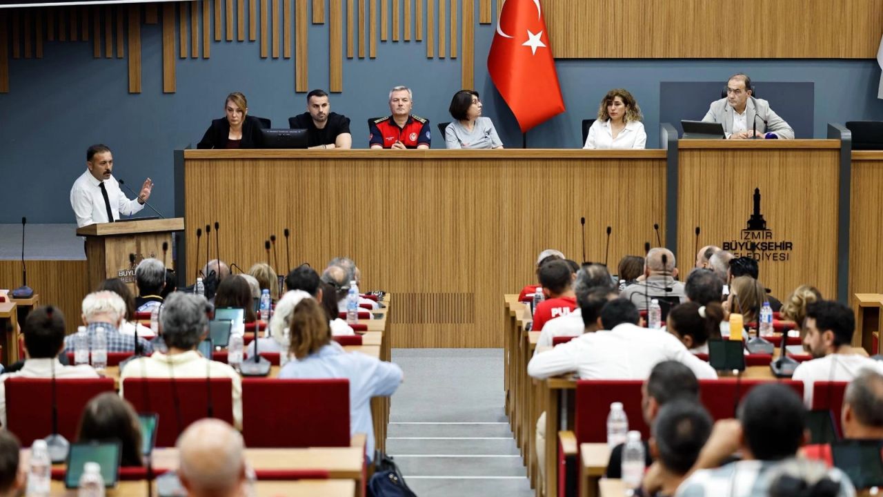 İzmir'de afetlere karşı dayanışma ağı güçleniyor