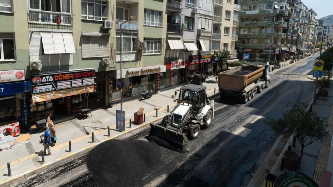 İzmir'de Balçova Ata Caddesi tamamen yenileniyor