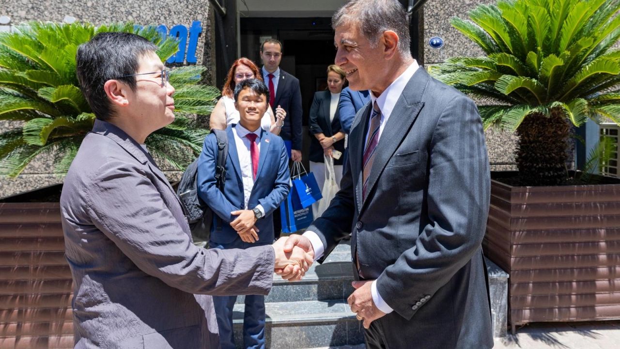 İzmir'de Başkan Tugay’dan Singapur’a İEF ve EXPO 2027 daveti