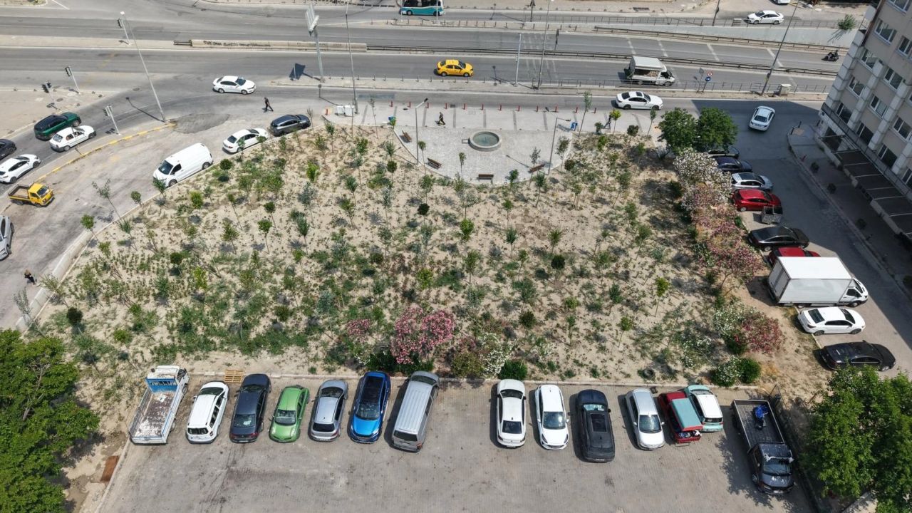 İzmir'de eski benzinlik yeşile dönüştü