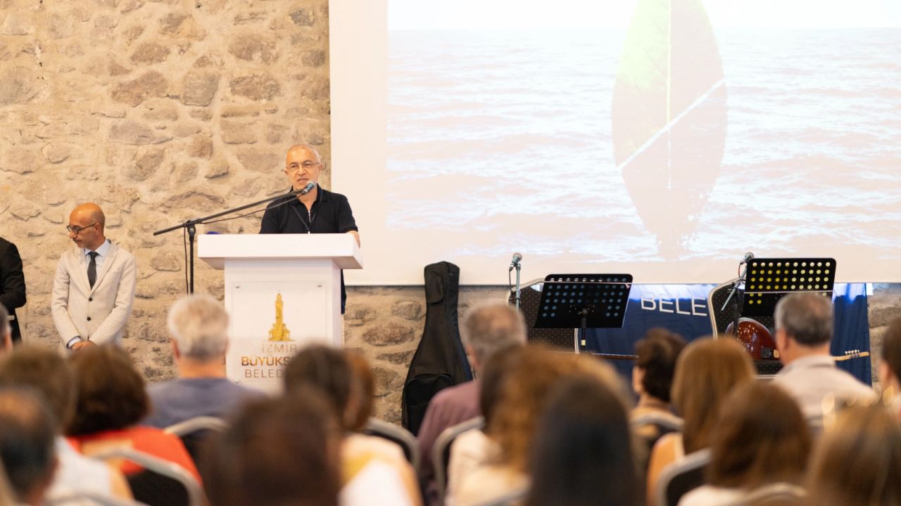 İzmir’deki uluslararası eleştirel eğitim zirvesi başladı