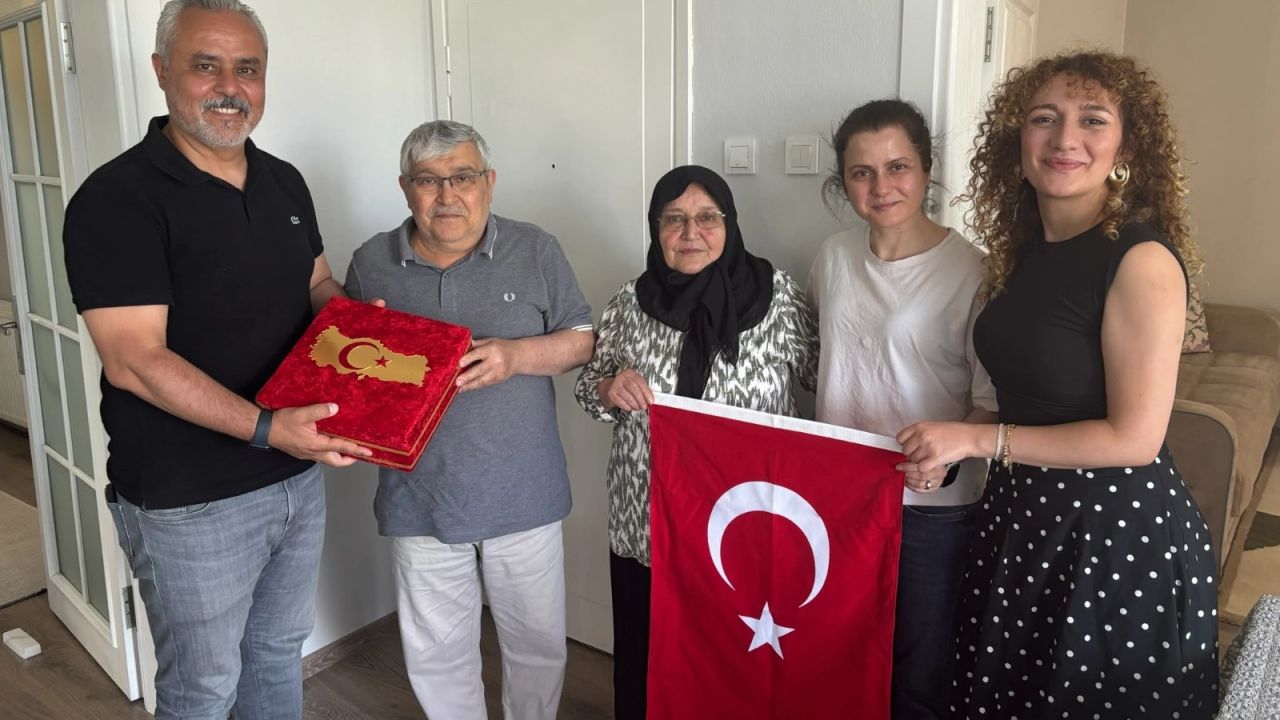 İzmit Belediyesi gazileri yalnız bırakmıyor