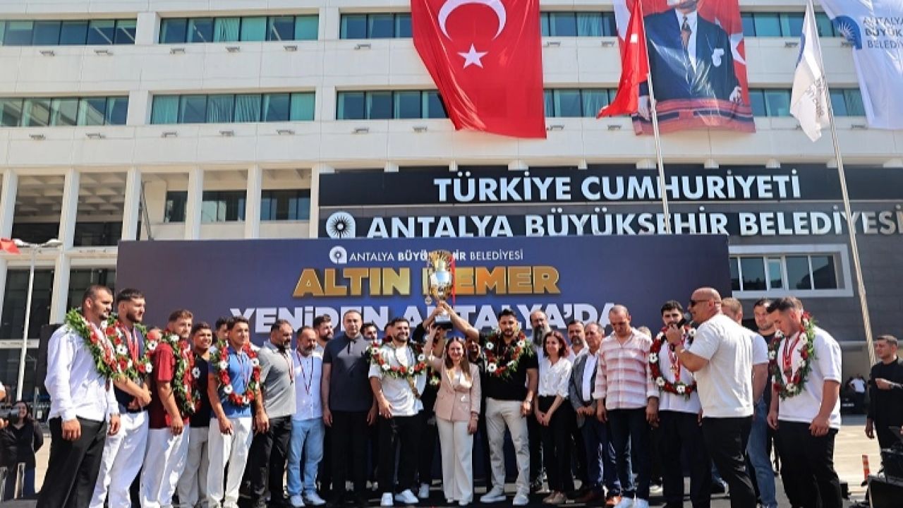 Kırkpınar Başpehlivanı Erkan Taş’a coşkulu karşılama