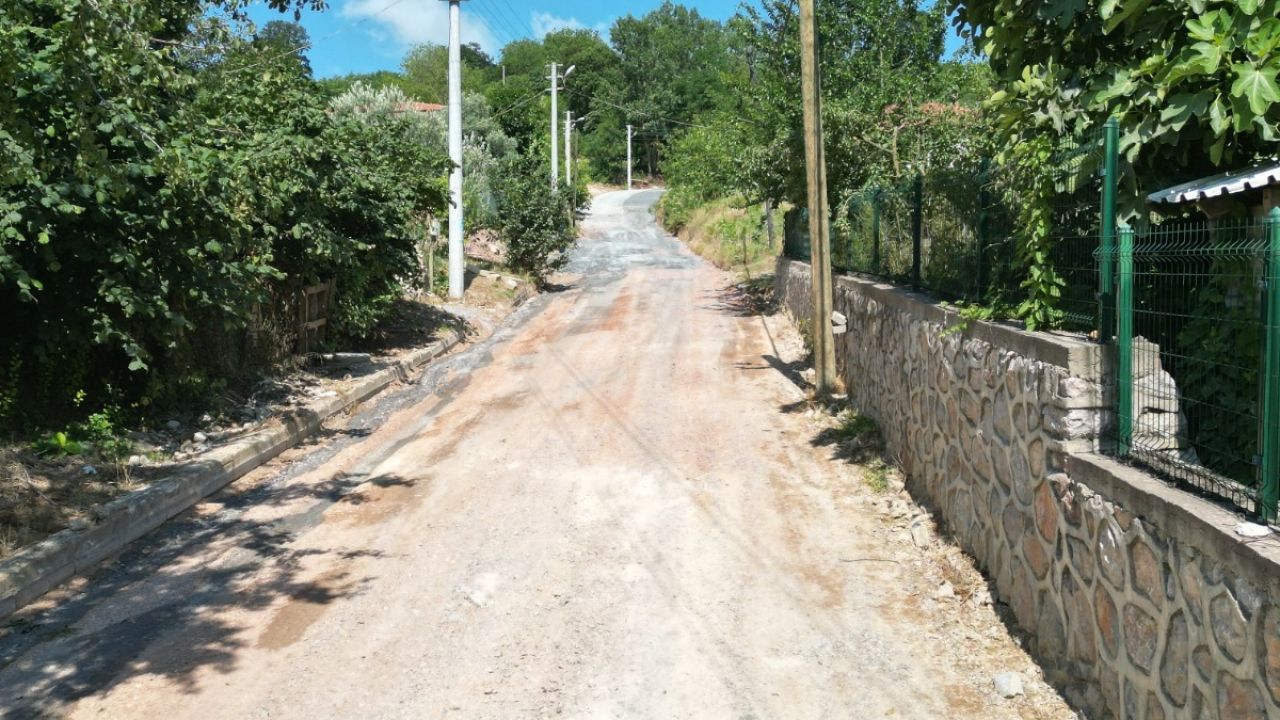 Kocaeli İzmit’te kırsal mahalleye modern beton yol