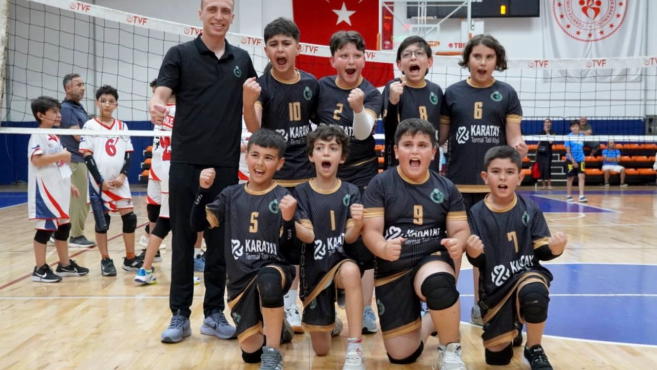 Konya Karatay’ın minik efeleri namağlup şampiyon