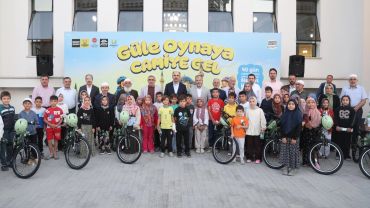 Konya'da 'güle oynaya camiye' gittiler