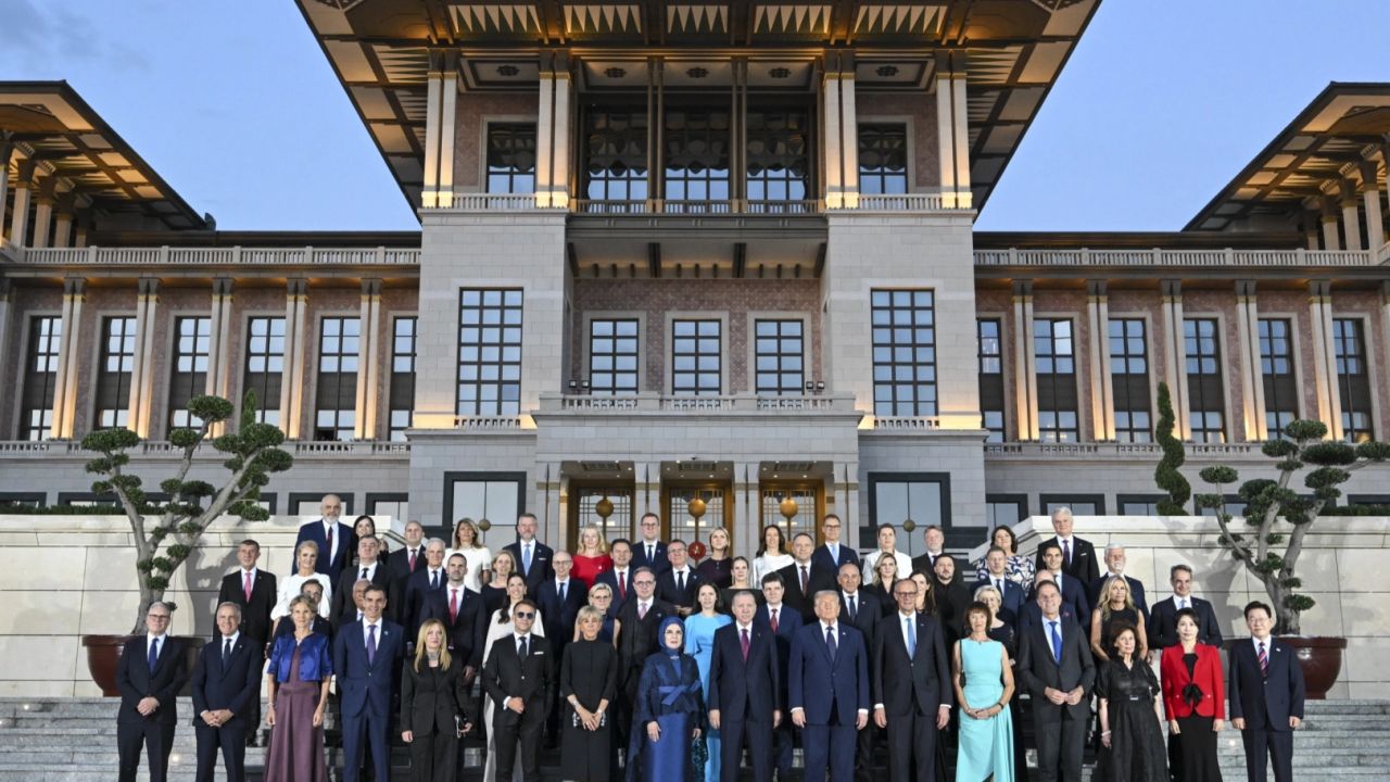 Külliyede NATO yemeği ve hatırası