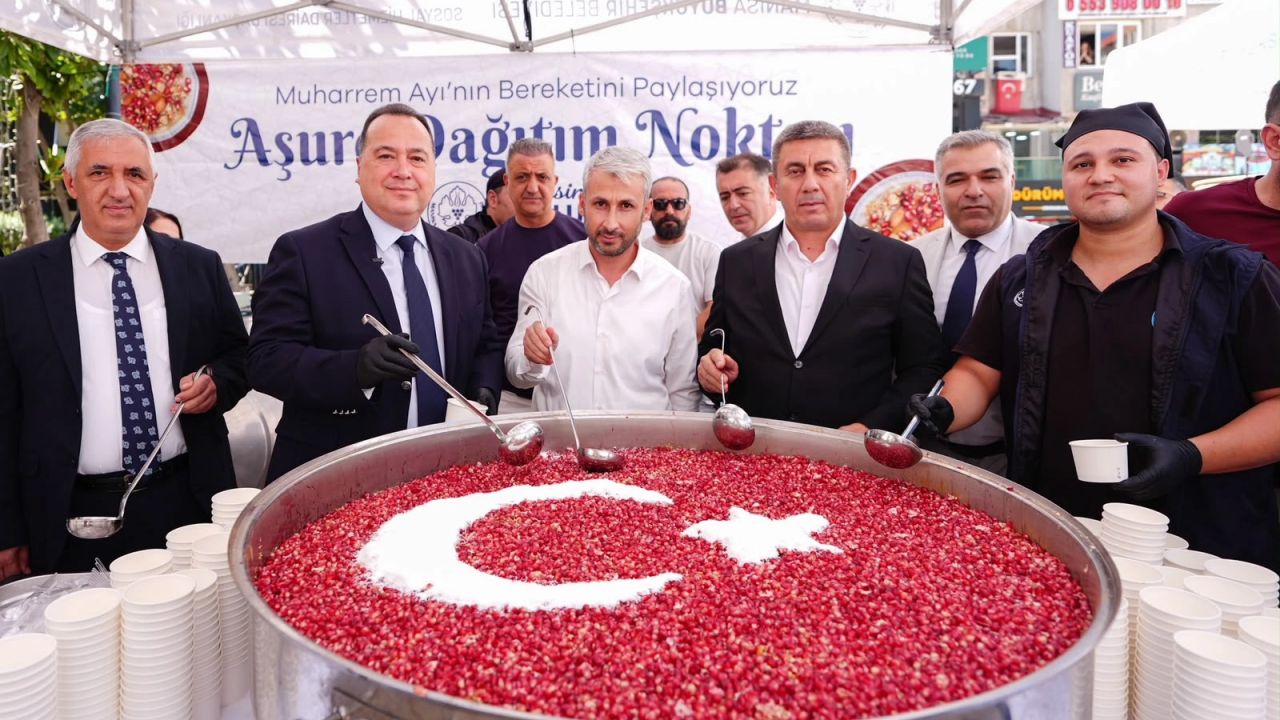 Manisa Büyükşehir’den 20 bin kişiye aşure ikramı