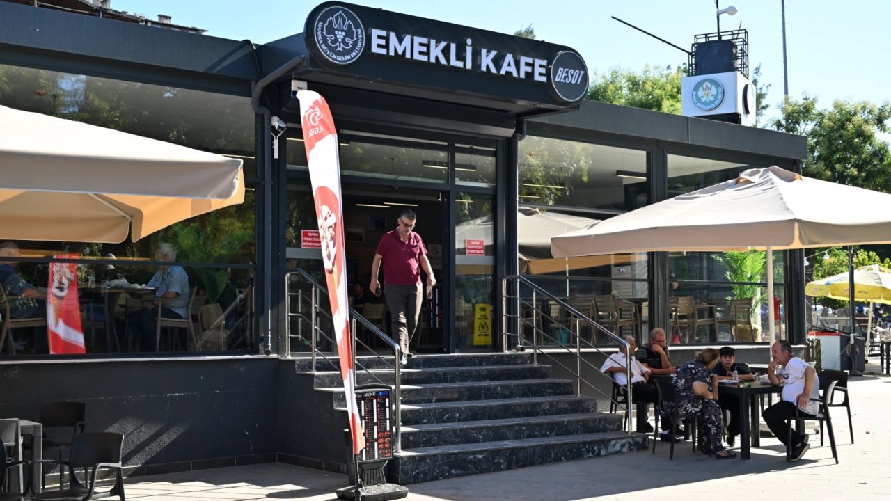 Manisa'da Emekli Kafe kısa sürede gözde mekan oldu
