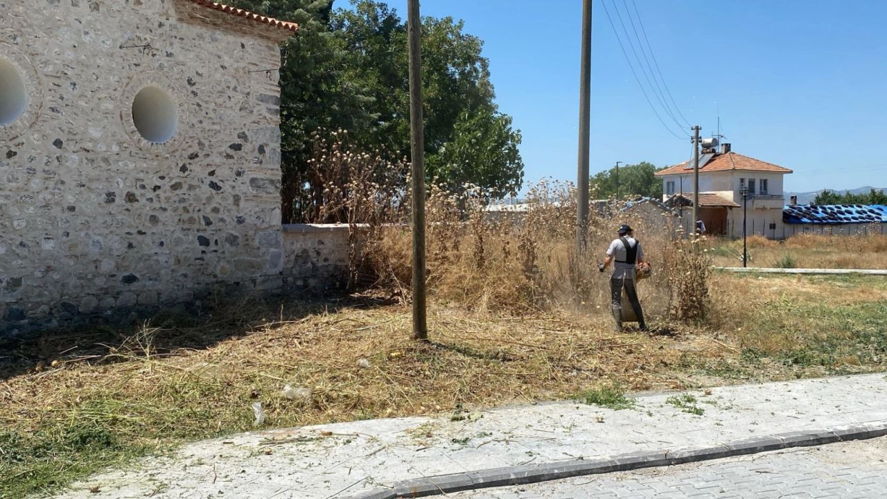 Manisa'da Karacaahmet Türbesi’nde Büyükşehir'den hummalı temizlik
