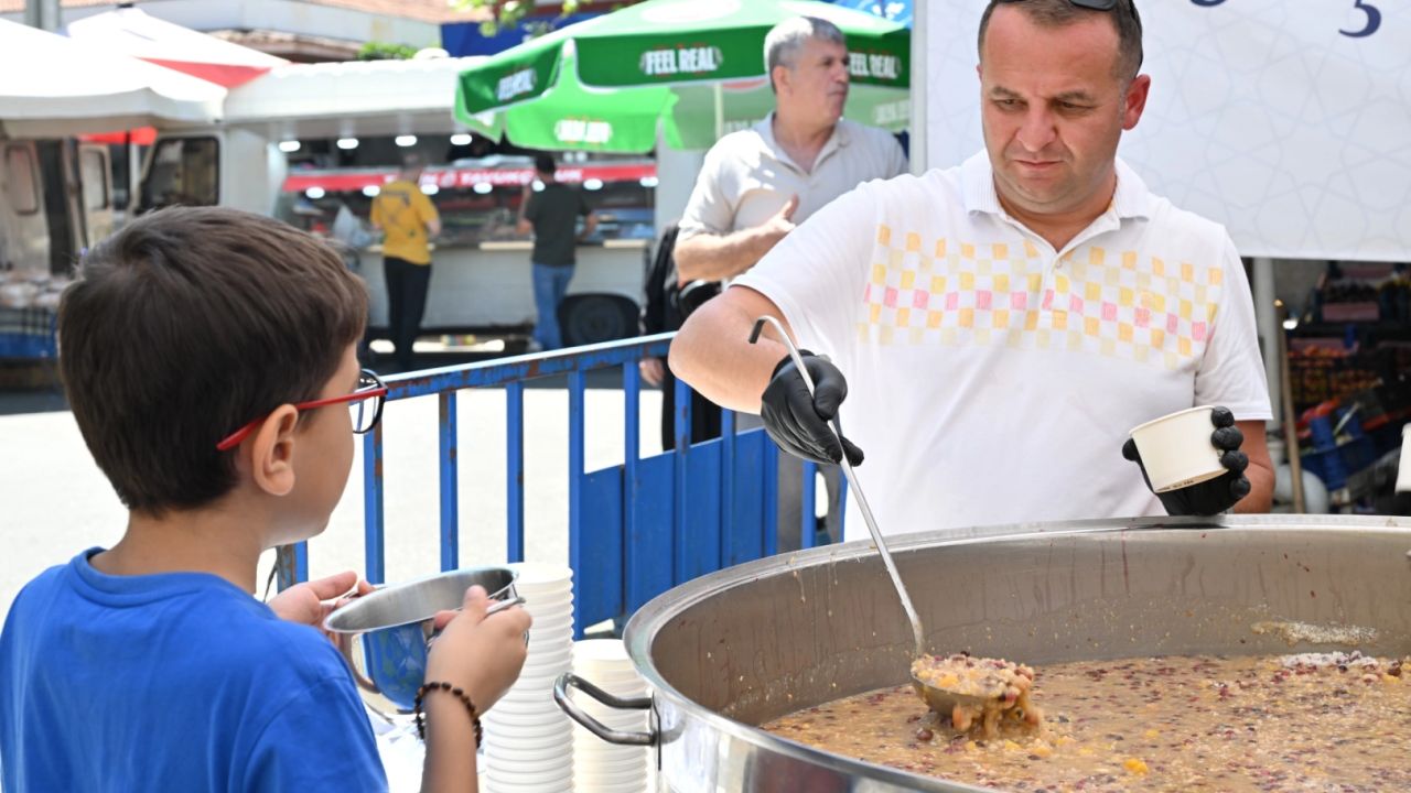Manisa’da Muharrem ayının bereketi aşure ikramlarıyla yaşatılıyor