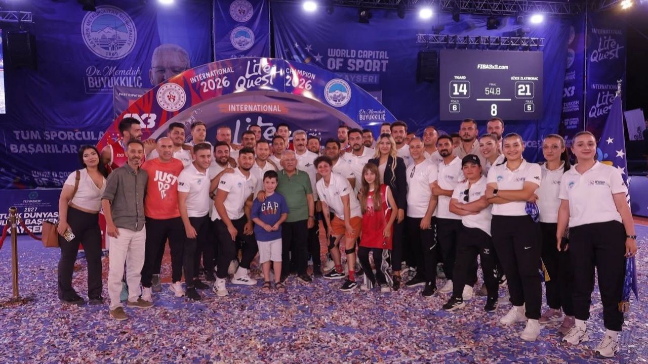 Memduh Büyükkılıç'tan FIBA 3x3 Lite Quest şampiyonuna kupa