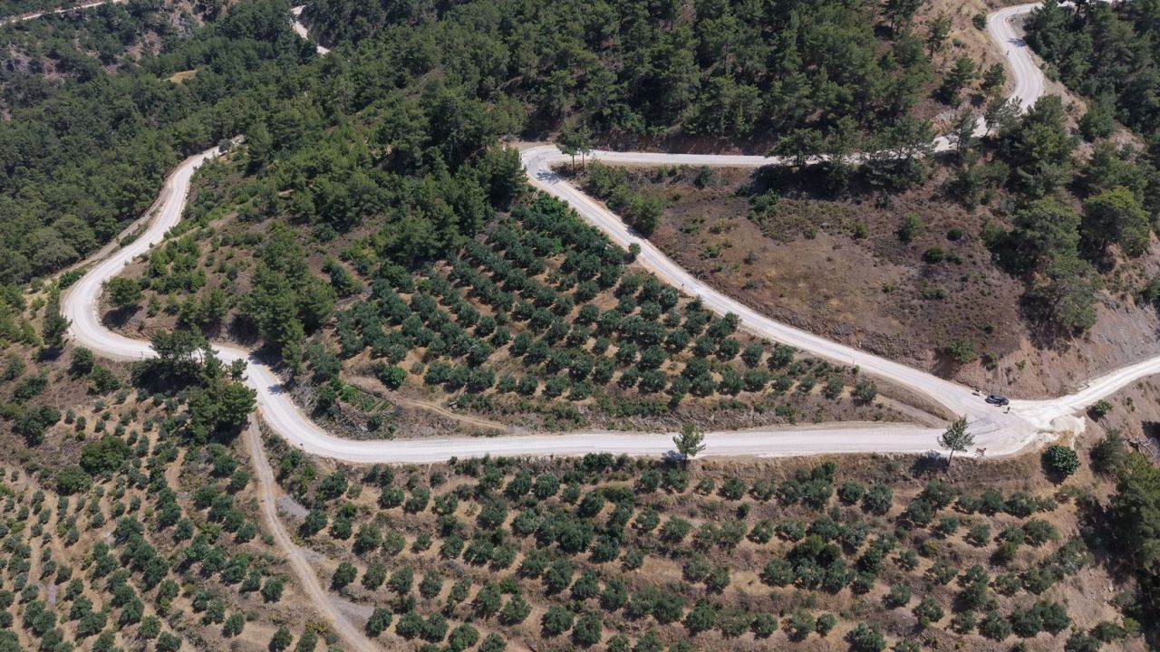 Mersin Büyükşehir Silifke’de son stabilize yolu asfaltladı