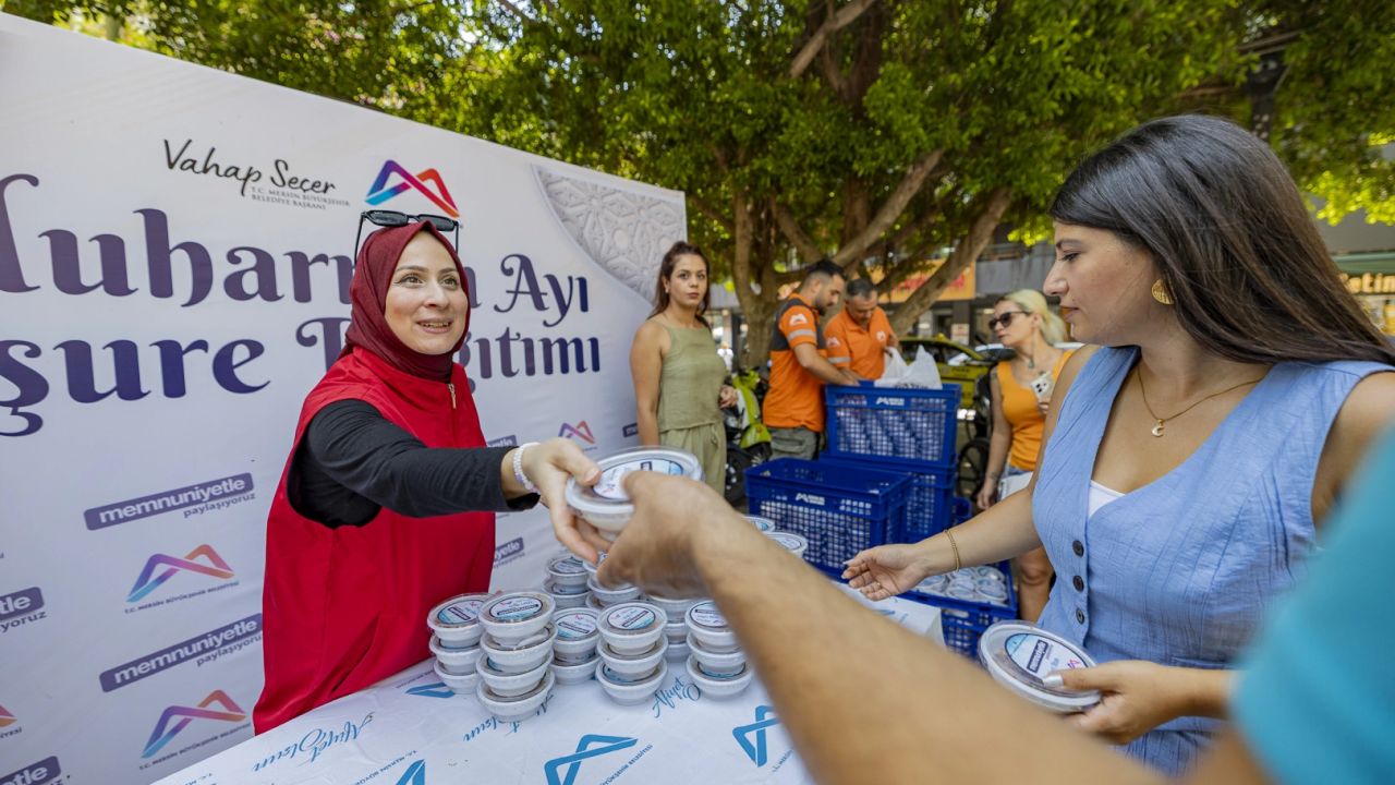 Mersin’de 13 ilçede 19 bin kişilik aşure ikramı