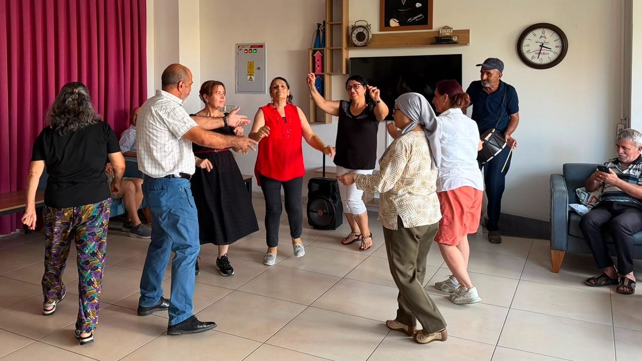 Mersin’de Dünya Emekliler Günü coşkusu