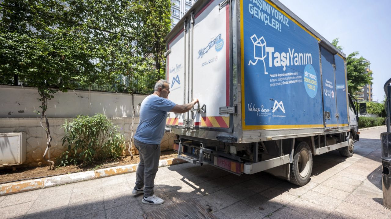 Mersin'de öğrencilere TaşıYanım desteği