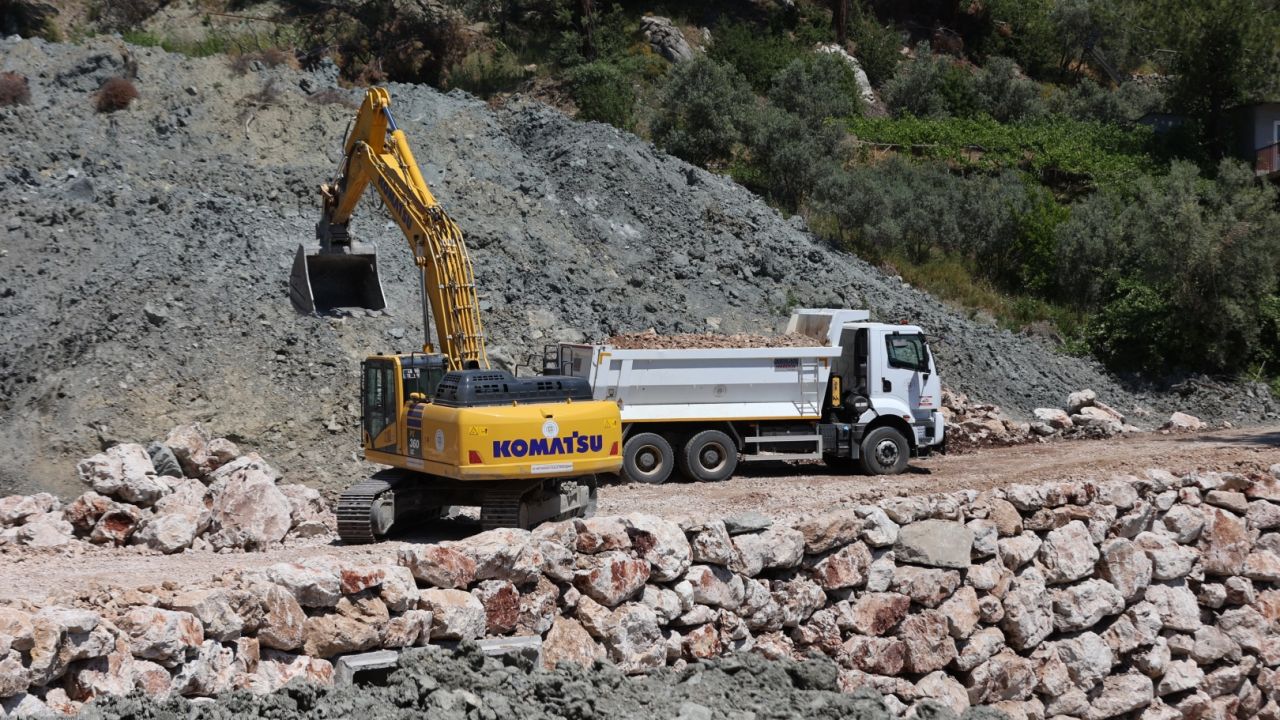 Muğla Seydikemer’de heyelan yaraları sarılıyor