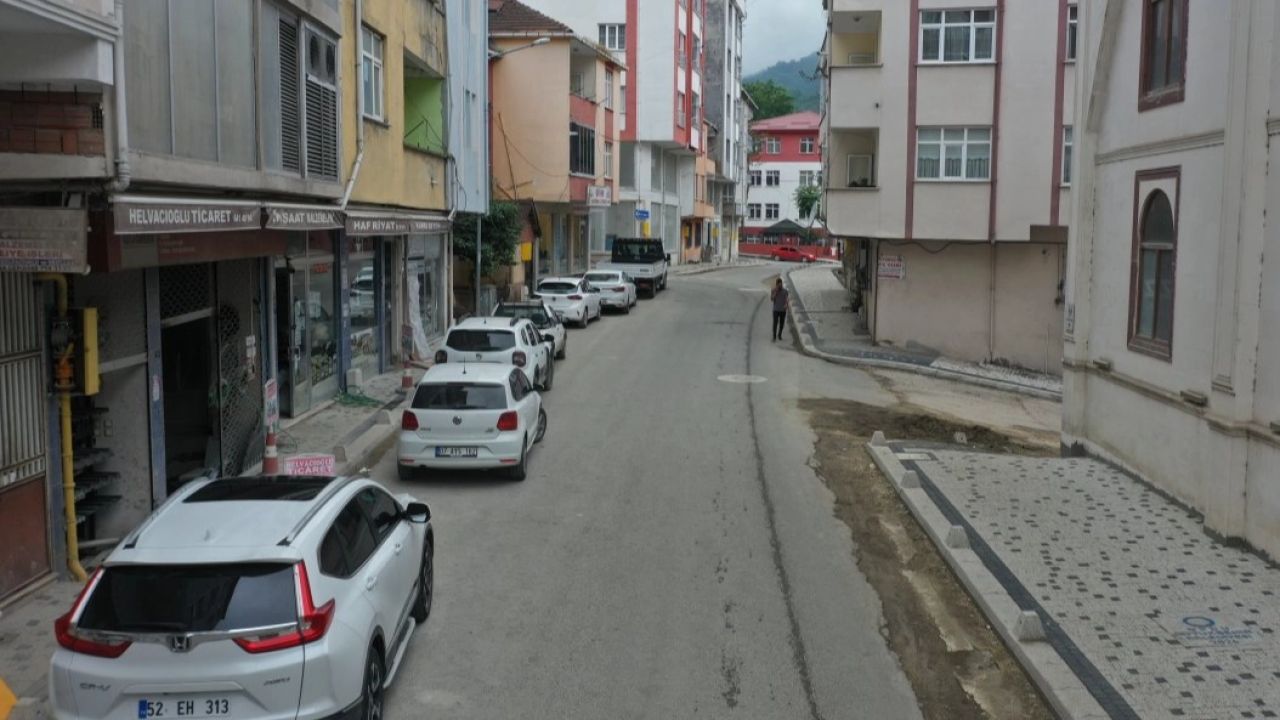 Ordu Kumru Karacalı’da kaldırımlar yenileniyor