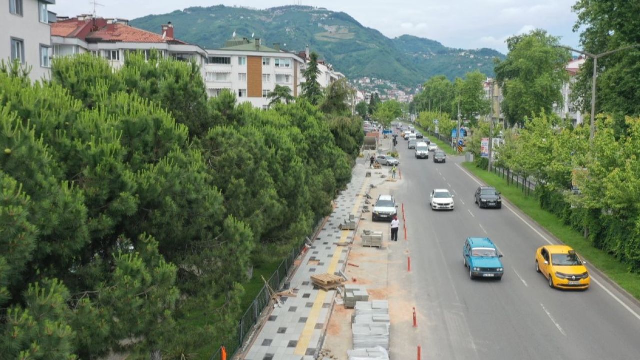 Ordu'da Atatürk Bulvarı’nda kaldırımlar yenileniyor