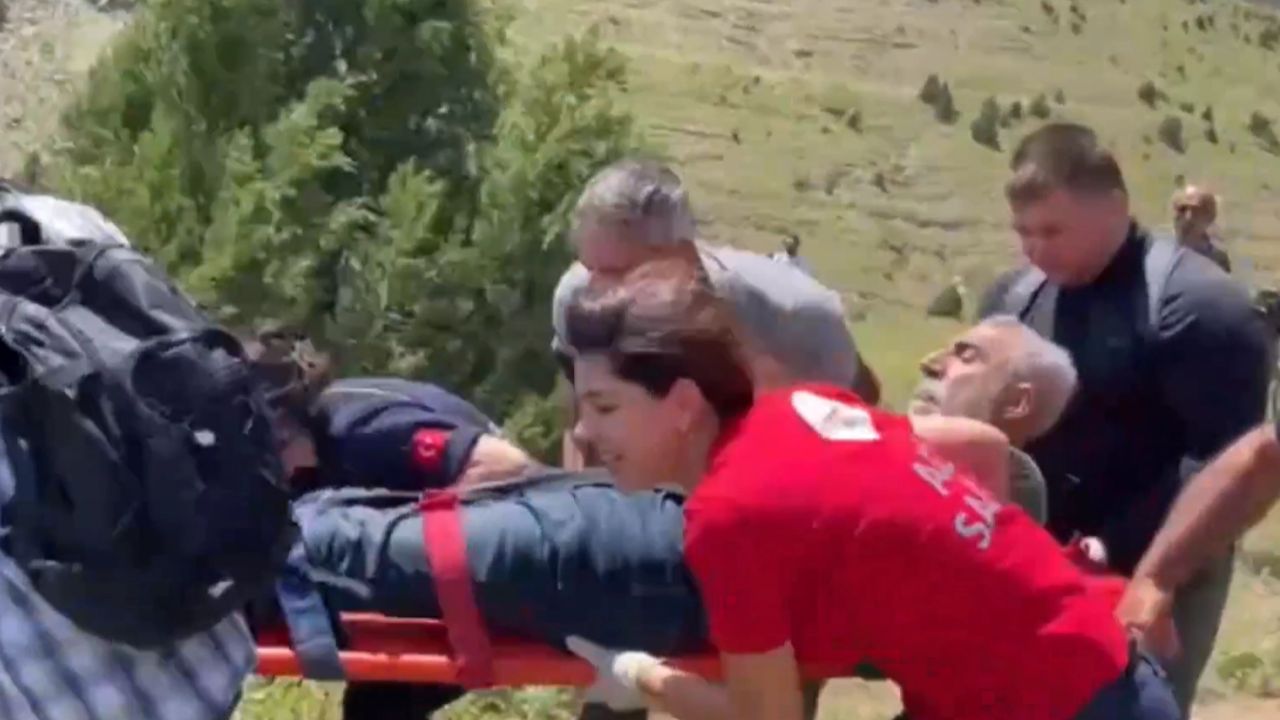 Tunceli’de yılan sokmasıyla zehirlenen vatandaş Jandarma helikopteriyle kurtarıldı