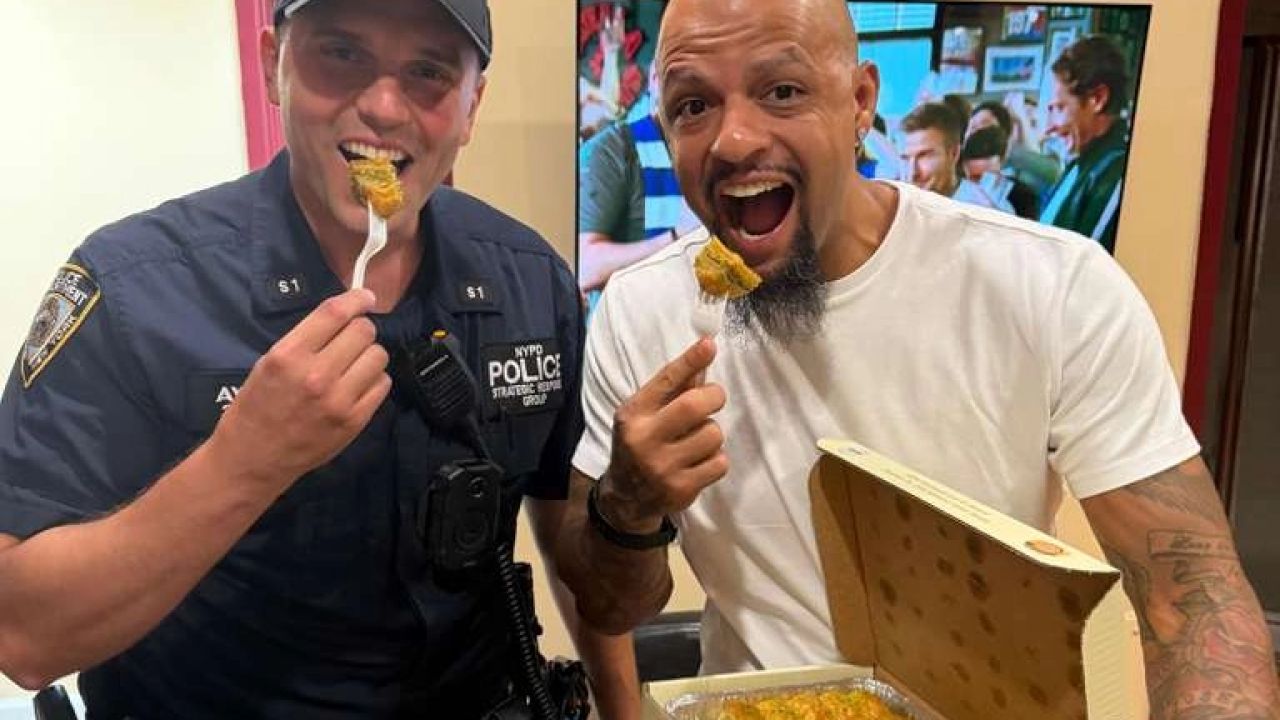 Türk Dedektif Felipe Melo'ya baklava ikramı... Ünlü futbolcu o lezzete hayran kaldı